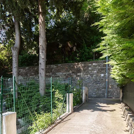 Parcheggio Privato Gratuito A 5 Minuti Dal Mare, Con Giardino *