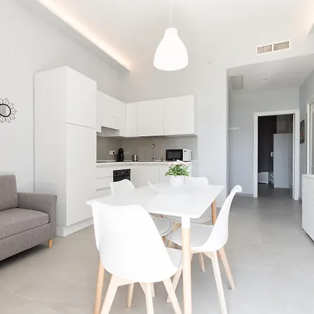Parcheggio Privato Gratuito A 5 Minuti Dal Mare, Con Giardino *