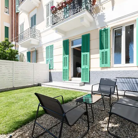 Parcheggio Privato Gratuito A 5 Minuti Dal Mare, Con Giardino *